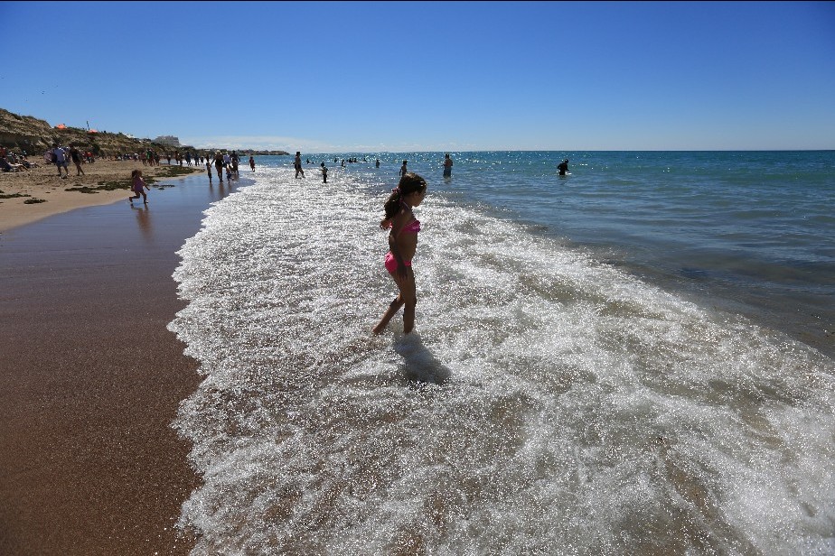 Verano Complejo Para Las Grutas No Hay Gente En Uno De Los Destinos