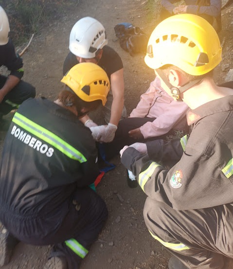 RESCATARON A UNA MUJER CON FRACTURA DE TOBILLO EN EL CERRO ...