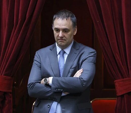 MALESTAR CON ADORNI EN EL GOBIERNO, LE VA A COSTAR CARO. CREEN QUE EMBARRÓ  A KARINA – Bariloche Digital